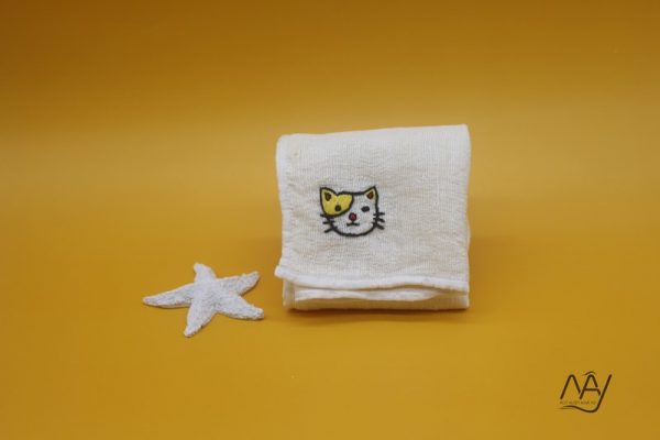khăn mặt tơ tằm thêu tay họa tiết con mèo 1