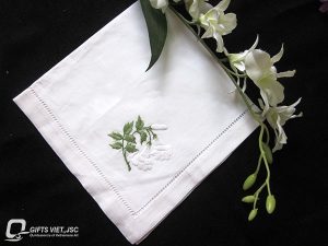 khăn ăn thêu tay hình hoa loa ken
