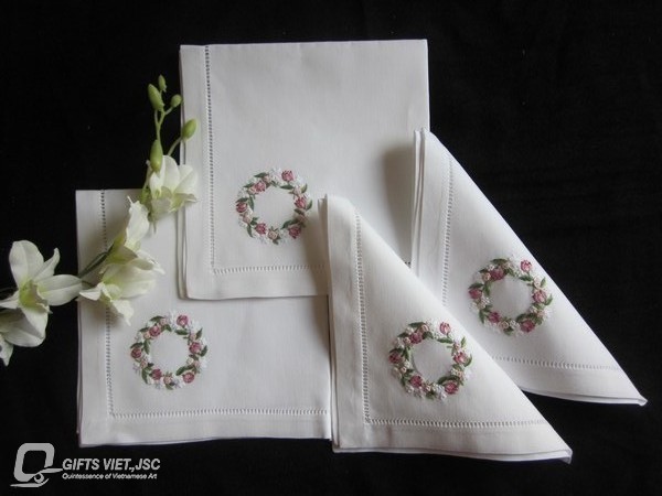 khăn ăn thêu tay hình vòng tròn hoa hồng