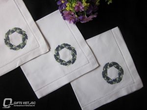 khăn ăn thêu tay hình vòng tròn hoa tím