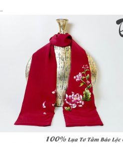 khăn lụa tơ tằm thêu tay hoa cúc màu đỏ 3