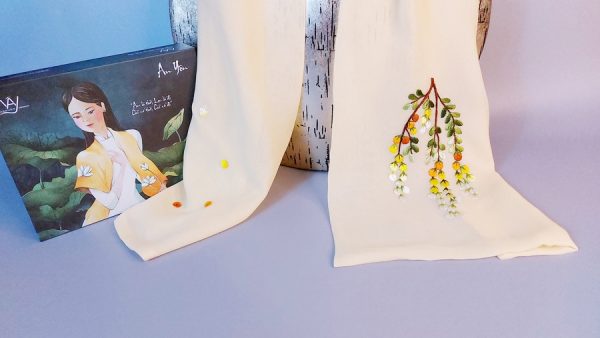 khăn lụa thêu tay mimosa vàng 3