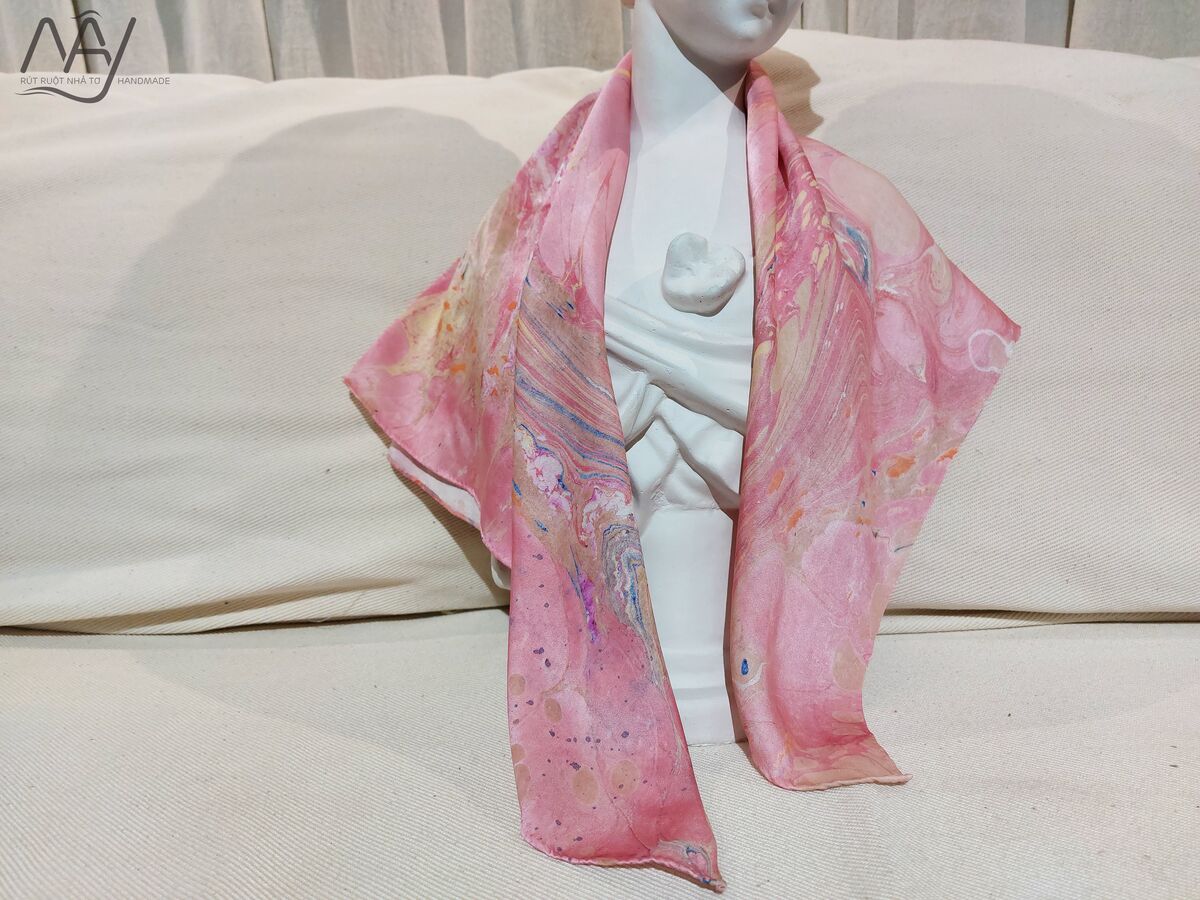 khăn lụa tơ tằm vẽ tay thủy ấn vân mây hồng 4