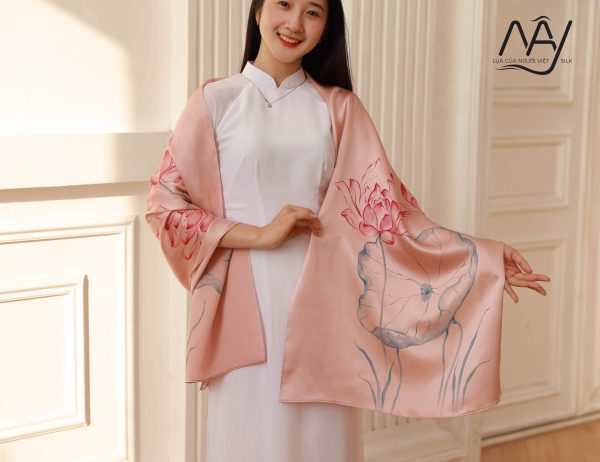 khăn choàng cổ lụa vẽ tay hoa sen màu hồng 55180